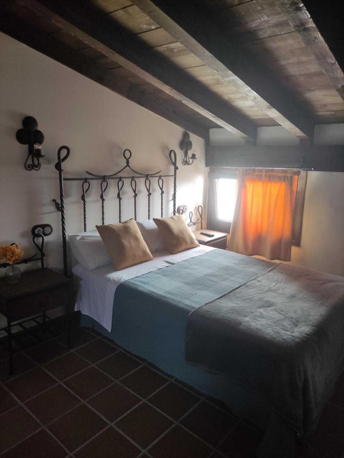 La Casa De La Abuela Amalia Apartment Аренас де Сан Педро Екстериор снимка